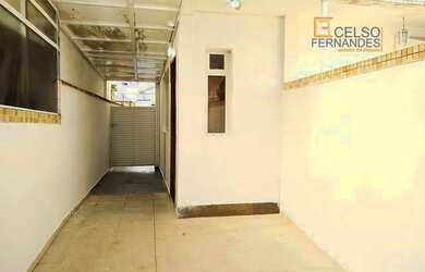 Imagem: A casa possui 3 Dormitórios, 2 Banheiros, 1 Vaga na garagem