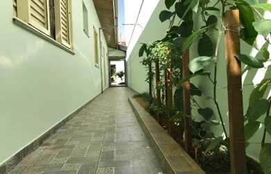 Imagem: A casa possui 2 Dormitórios, 2 Banheiros, 2 Vagas na garagem