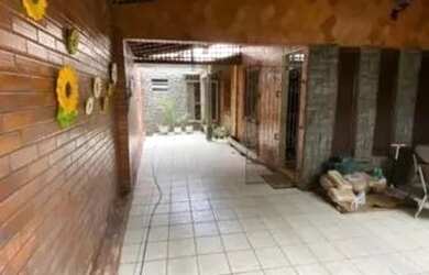 Imagem: A casa possui 3 Dormitórios, 2 Banheiros e está localizado