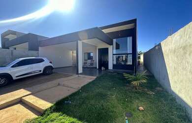 Imagem: A casa em condomínio possui 3 Dormitórios, 2 Banheiros, 3