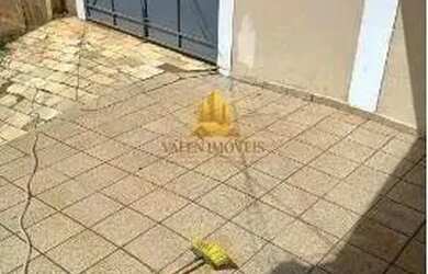 Imagem: A casa possui 2 Dormitórios, 2 Banheiros, 4 Vagas na garagem