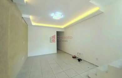 Imagem: A casa possui 3 Dormitórios, 3 Banheiros, 2 Vagas na garagem