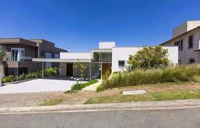 Imagem: A casa em condomínio possui 4 Dormitórios, 5 Banheiros, 4