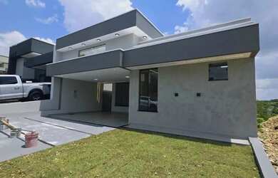 Imagem: A casa possui 3 Dormitórios, 4 Banheiros, 3 Vagas na garagem