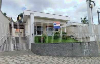 Imagem: O depósito possui 4 Vagas na garagem, 194m² de Área e está