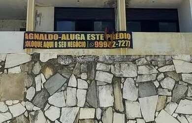 Imagem: A casa possui 4 Dormitórios, 3 Banheiros, 4 Vagas na garagem