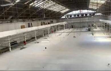 Imagem: O depósito possui 5 Vagas na garagem e 4370m² de Área e está