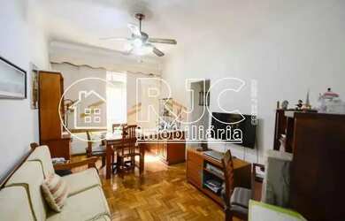 Imagem: O apartamento possui 2 Dormitórios, 2 Banheiros, 71m² de Área