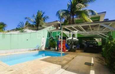 Imagem: A casa em condomínio possui 4 Dormitórios, 5 Banheiros, 3