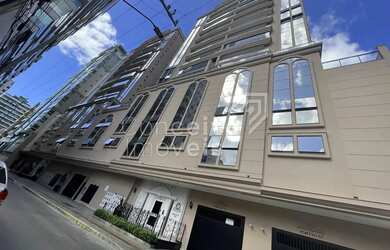 Imagem: O apartamento possui 4 Dormitórios, 1 Banheiro, 3 Vagas na