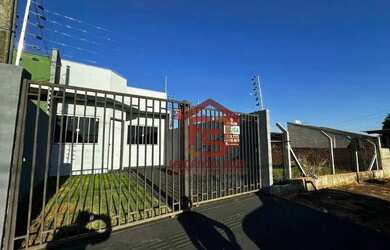 Imagem: A casa possui 2 Dormitórios, 1 Banheiro, 2 Vagas na garagem