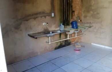 Imagem: A casa possui 2 Dormitórios, 2 Banheiros, 5 Vagas na garagem