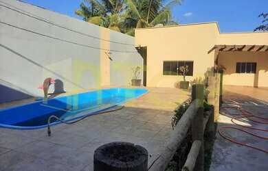 Imagem: A casa possui 3 Dormitórios, 1 Banheiro, 4 Vagas na garagem