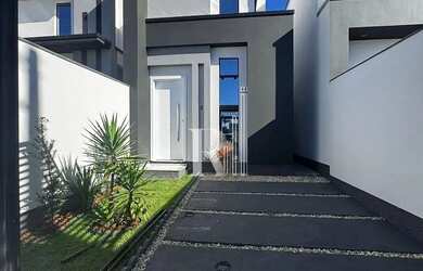 Imagem: Casa à venda com 02 dormitórios sendo uma suíte e vaga de