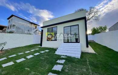 Imagem: A casa possui 3 Dormitórios, 1 Banheiro, 2 Vagas na garagem