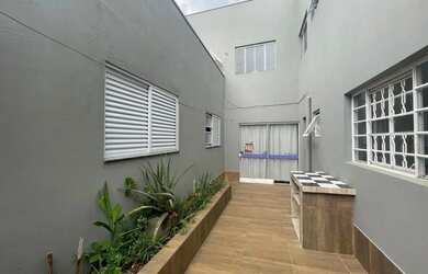 Imagem: A casa possui 2 Dormitórios, 2 Banheiros e 55m² de Área e