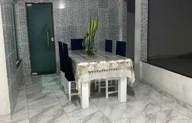 Imagem: A casa possui 2 Dormitórios, 2 Vagas na garagem e está localizado