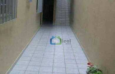 Imagem: A casa possui 3 Dormitórios, 2 Banheiros, 2 Vagas na garagem