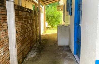 Imagem: A casa possui 2 Dormitórios, 1 Banheiro, 2 Vagas na garagem