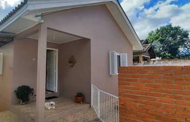 Imagem: A casa possui 3 Dormitórios, 3 Banheiros, 3 Vagas na garagem