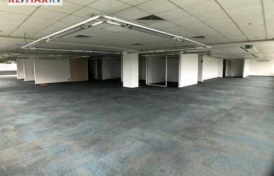 Imagem: O depósito possui 5 Vagas na garagem, 1.458m² de Área e