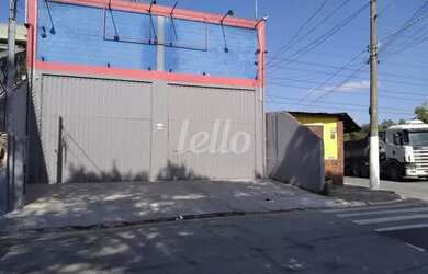 Imagem: O depósito possui 4 Vagas na garagem e 330m² de Área e está