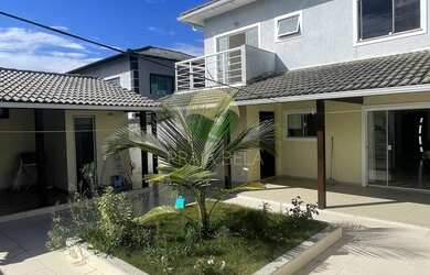 Imagem: A casa em condomínio possui 4 Dormitórios, 2 Banheiros, 2