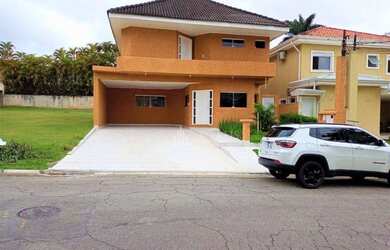 Imagem: A casa em condomínio possui 3 Dormitórios, 2 Banheiros, 4