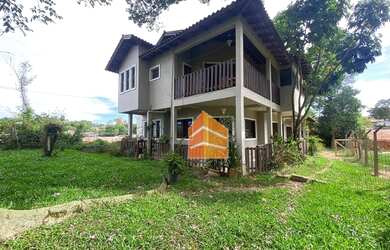 Imagem: A casa possui 4 Dormitórios, 5 Banheiros, 280m² de Área e