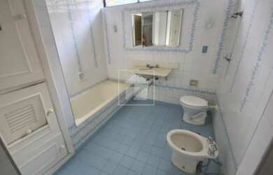 Imagem: A casa possui 5 Dormitórios, 5 Banheiros, 3 Vagas na garagem