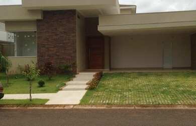 Imagem: A casa em condomínio possui 4 Dormitórios, 4 Banheiros, 4