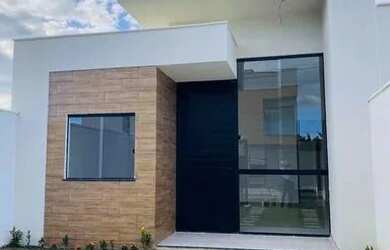 Imagem: A casa possui 3 Dormitórios, 2 Banheiros, 1 Vaga na garagem