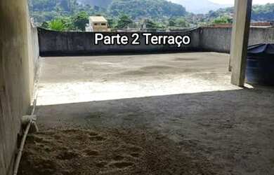 Imagem: A casa possui 3 Dormitórios, 2 Banheiros, 2 Vagas na garagem