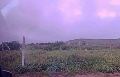 Imagem: O terreno possui 200m² de Área e está localizado em Moreno