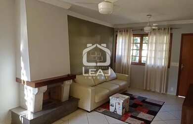 Imagem: A casa possui 3 Dormitórios, 2 Banheiros, 3 Vagas na garagem