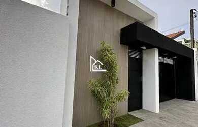 Imagem: A casa possui 3 Dormitórios, 2 Banheiros, 3 Vagas na garagem