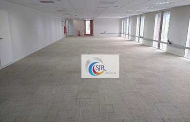 Imagem: O depósito possui 5 Vagas na garagem e 260m² de Área e está