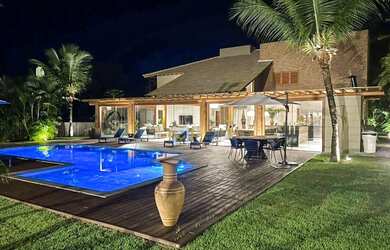 Imagem: A casa possui 5 Dormitórios, 5 Banheiros, 700m² de Área e