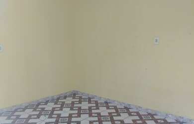 Imagem: A casa possui 1 Dormitório, 1 Banheiro, 1 Vaga na garagem e