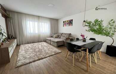 Imagem: A casa possui 3 Dormitórios, 2 Banheiros, 3 Vagas na garagem