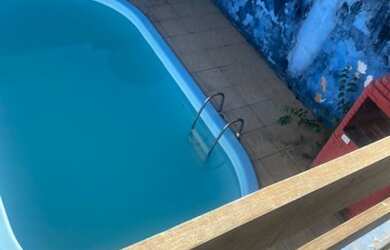 Imagem: A casa possui 4 Dormitórios, 2 Banheiros, 2 Vagas na garagem