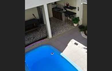 Imagem: A casa possui 4 Dormitórios, 4 Banheiros, 3 Vagas na garagem