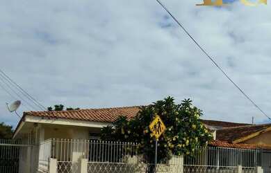 Imagem: A casa possui 5 Dormitórios, 3 Banheiros, 216m² de Área e