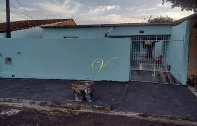 Imagem: A casa em condomínio possui 2 Dormitórios, 1 Banheiro, 2 Vagas