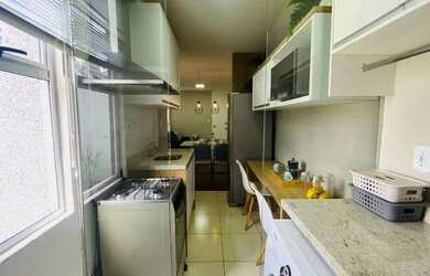 Imagem: O apartamento possui 2 Dormitórios, 1 Banheiro, 1 Vaga na garagem