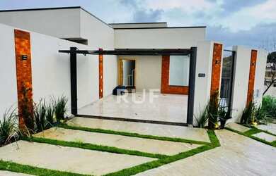 Imagem: A casa possui 3 Dormitórios, 4 Banheiros, 2 Vagas na garagem