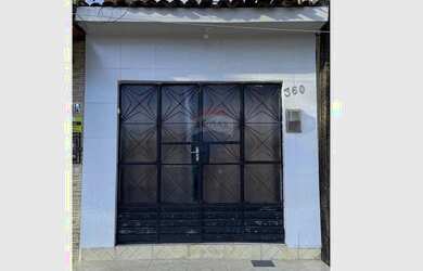 Imagem: A casa possui 2 Dormitórios, 1 Banheiro, 1 Vaga na garagem