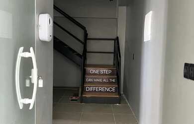 Imagem 3: Sala com Mezanino no Horto Office 69m² Pé Direito Duplo