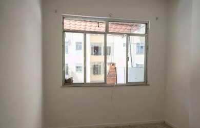 Imagem: O apartamento possui 3 Dormitórios, 1 Banheiro, 1 Vaga na garagem