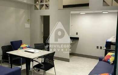 Imagem: O depósito possui 1 Vaga na garagem, 30m² de Área e está